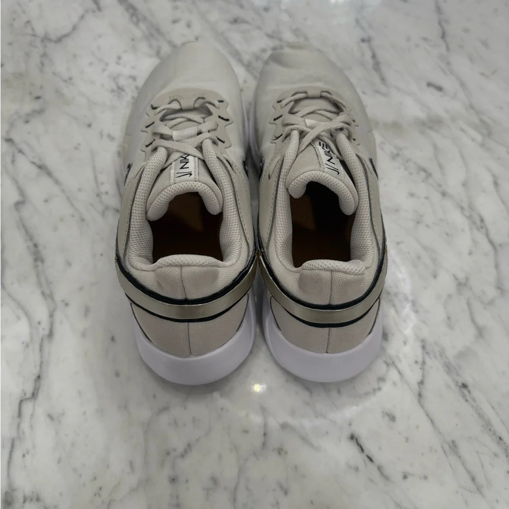 EXCELLENT Nike Legend Essential 2 Cream Sneakers with Leopard Print Size 9 - Picture 9 of 11